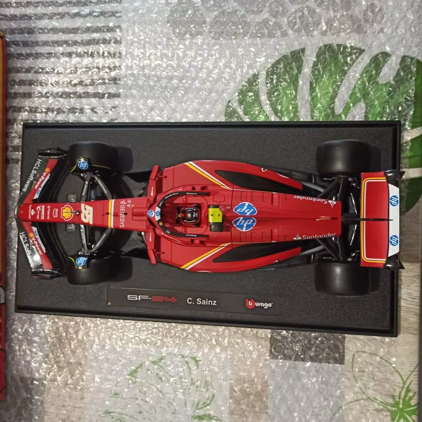 Modelo Ferrari SF-24 de fundición a presión 1:18